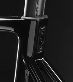 Basso Vélo Route Carbone - DIAMANTE DISC - Ultegra 8150 Di2 - 2023 - Fade Opal White -Velo Lemonde Boutique 3b clamp stealth 1359860