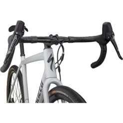 Specialized CRUX COMP - Vélo Gravel Carbone - 2023 - Gloss Dove Grey / Metallic Navy -Velo Lemonde Boutique 91423 52 crux comp dovgry metdknvy 3 1456847