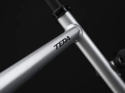 Basso Vélo Gravel - TERA GRAVEL - Grx 600 - 2023 - Silver -Velo Lemonde Boutique basso tera silver colordetail2 scaled 1485745