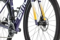 BMC Vélo Gravel Carbone - KAIUS 01 THREE - 2024 - Purple / White / Orange -Velo Lemonde Boutique kaius 01 three purple white 5 1569059