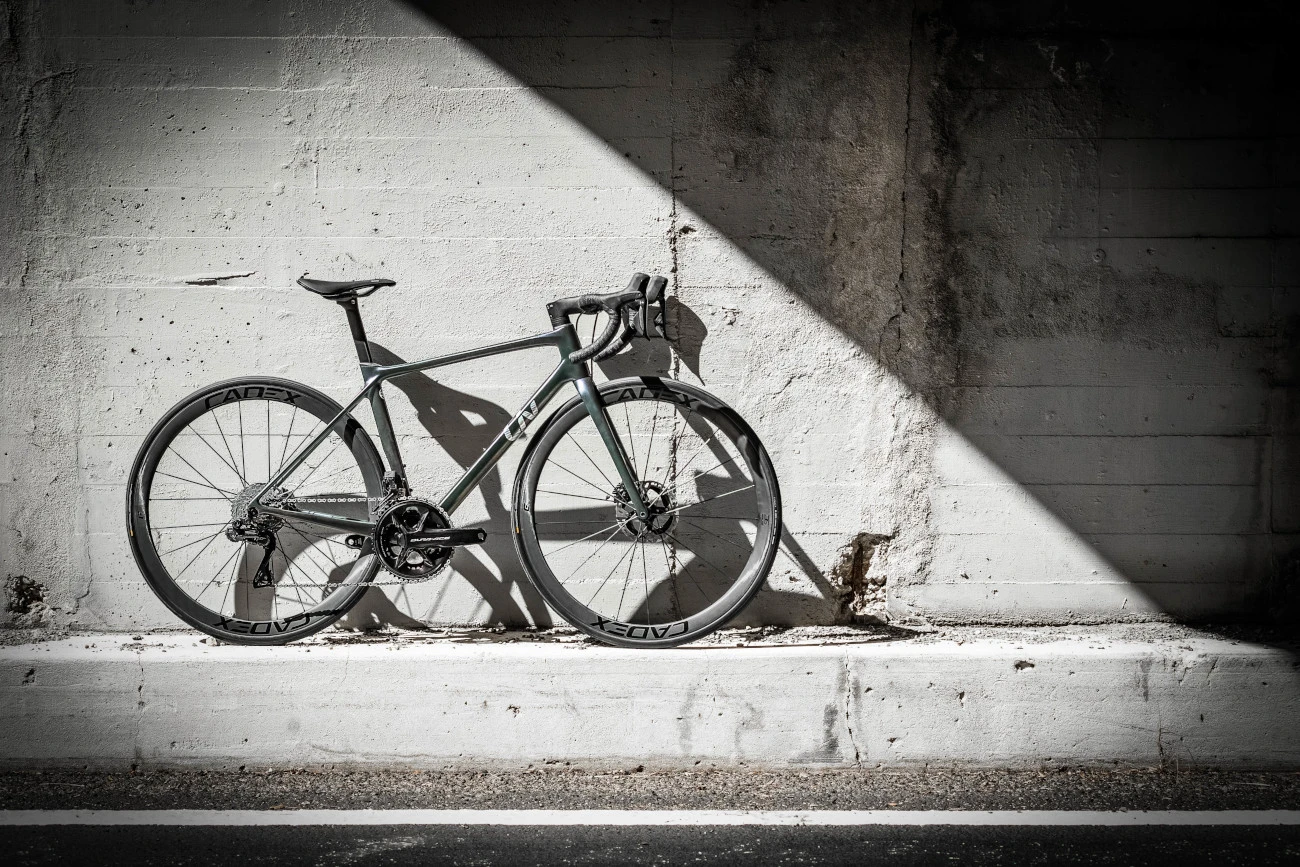 Liv LANGMA ADVANCED SL - Dura Ace Di2 Womens Road Bike - 2022 - Artic Light / Chrome 5 Liv LANGMA ADVANCED SL - Dura Ace Di2 Womens Road Bike - 2022 - Artic Light / Chrome – Image 3