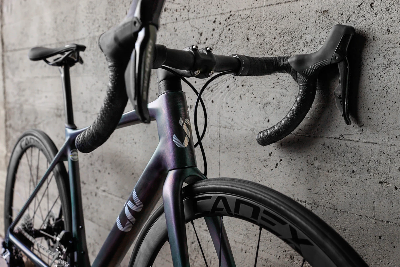 Liv LANGMA ADVANCED SL - Dura Ace Di2 Womens Road Bike - 2022 - Artic Light / Chrome 7 Liv LANGMA ADVANCED SL - Dura Ace Di2 Womens Road Bike - 2022 - Artic Light / Chrome – Image 5