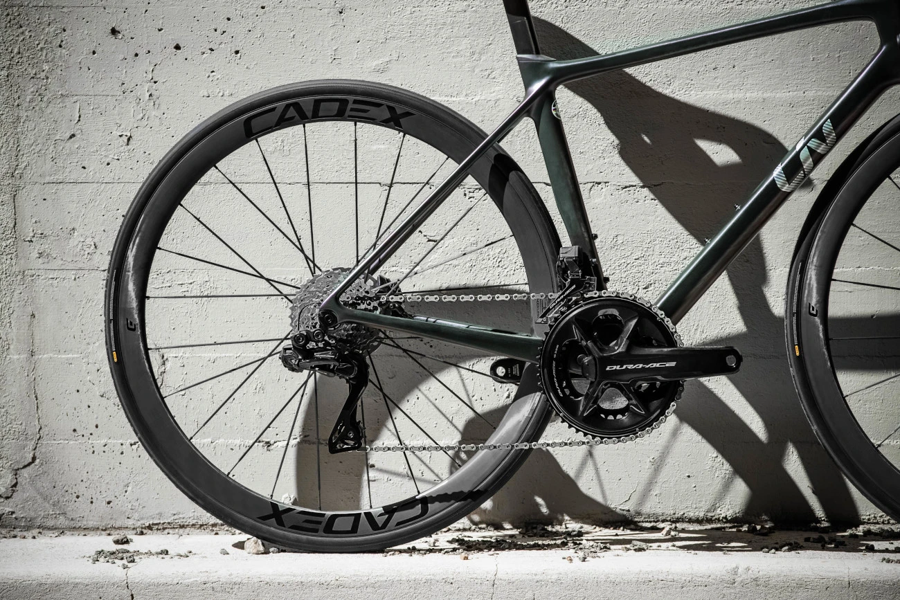 Liv LANGMA ADVANCED SL - Dura Ace Di2 Womens Road Bike - 2022 - Artic Light / Chrome 6 Liv LANGMA ADVANCED SL - Dura Ace Di2 Womens Road Bike - 2022 - Artic Light / Chrome – Image 4