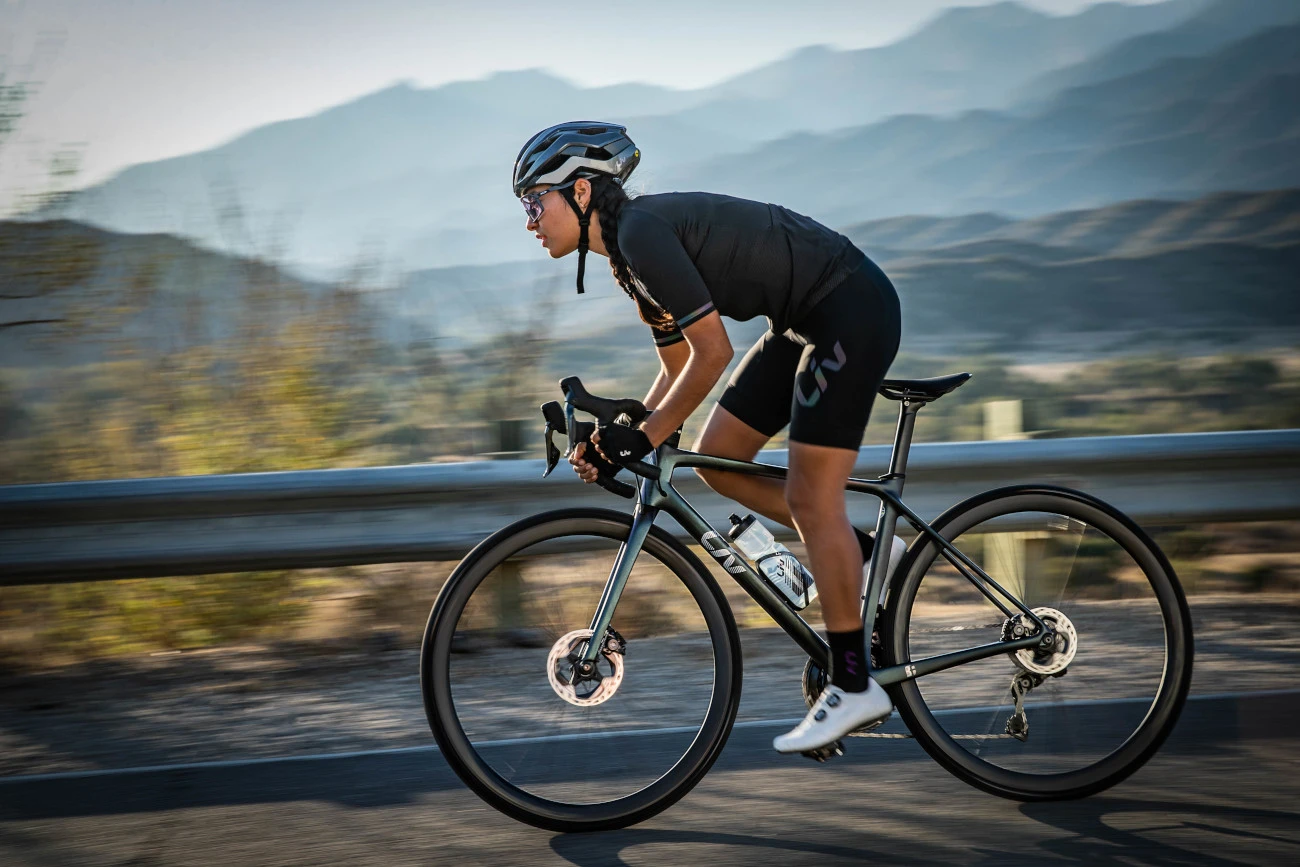 Liv LANGMA ADVANCED SL - Dura Ace Di2 Womens Road Bike - 2022 - Artic Light / Chrome 13 Liv LANGMA ADVANCED SL - Dura Ace Di2 Womens Road Bike - 2022 - Artic Light / Chrome – Image 11