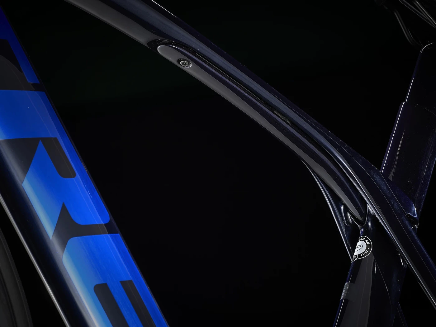 Trek Madone SL 7 Ultegra Di2 Vélo Route - 2023 - Deep Dark Blue 11 Trek Madone SL 7 Ultegra Di2 Vélo Route - 2023 - Deep Dark Blue – Image 9