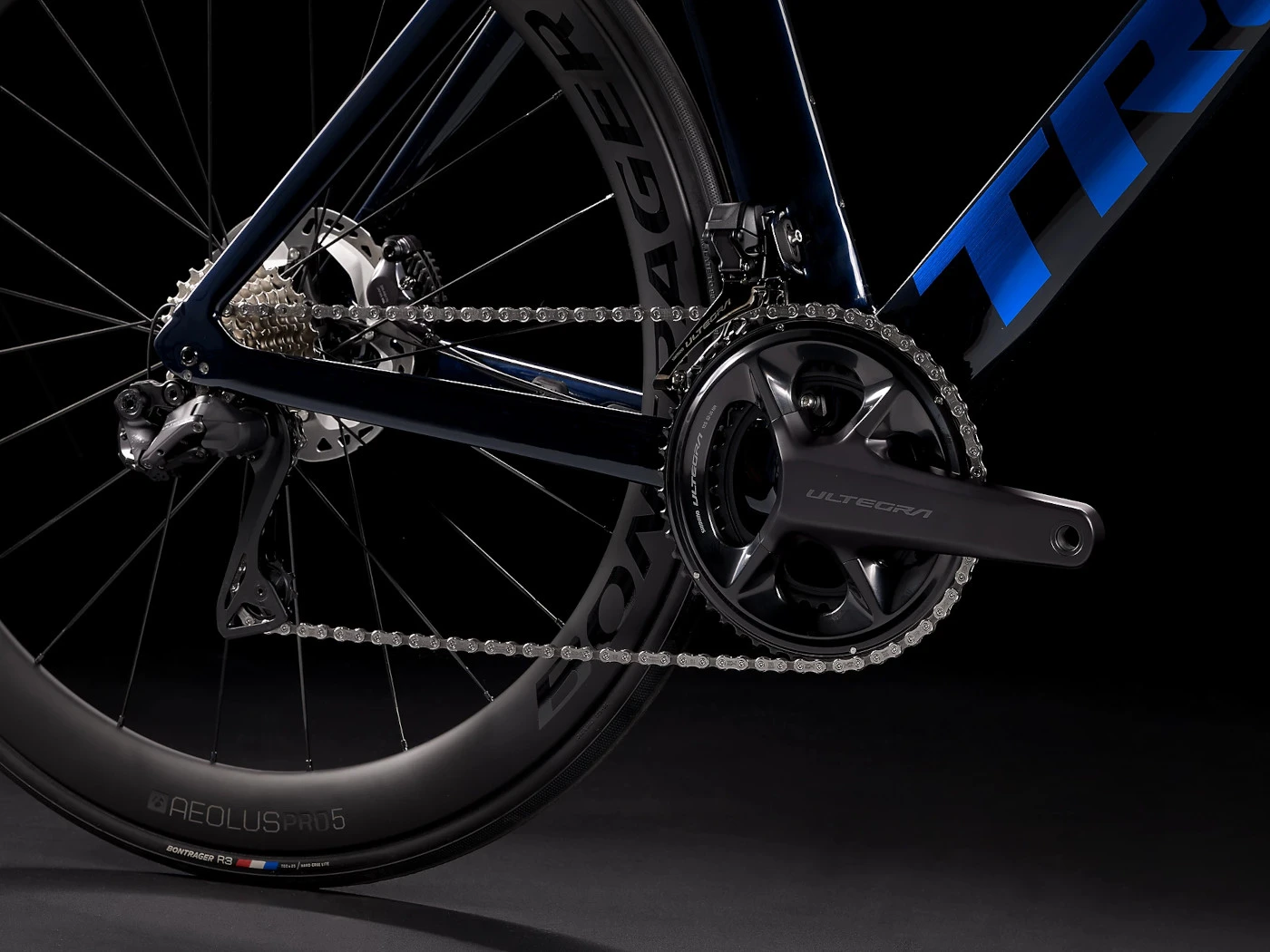 Trek Madone SL 7 Ultegra Di2 Vélo Route - 2023 - Deep Dark Blue 8 Trek Madone SL 7 Ultegra Di2 Vélo Route - 2023 - Deep Dark Blue – Image 6