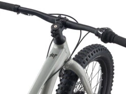 Giant STP 20" Kids Mountainbike - 2023 - Concrete -Velo Lemonde Boutique my21 stp 20 giantcolor a concrete 5 1080902