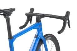 BMC ROADMACHINE 01 ONE - Vélo Route En Carbone - 2023 - True Blue / Black -Velo Lemonde Boutique roadmachine 01 one detail 06 1411414