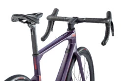 BMC ROADMACHINE 01 THREE - Vélo Route En Carbone - 2023 - Violet & Neon Red -Velo Lemonde Boutique roadmachine 01 three detail 06 1411453