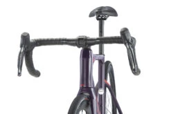 BMC ROADMACHINE 01 THREE - Vélo Route En Carbone - 2023 - Violet & Neon Red -Velo Lemonde Boutique roadmachine 01 three detail 12 1411457