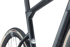 BMC ROADMACHINE TWO - Vélo Route En Carbone - 2023 - Carbon / Metallic Grey -Velo Lemonde Boutique roadmachine two detail 06 1410909