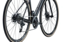 BMC ROADMACHINE TWO - Vélo Route En Carbone - 2023 - Carbon / Metallic Grey -Velo Lemonde Boutique roadmachine two detail 09 1410912