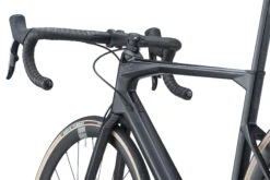 BMC ROADMACHINE TWO - Vélo Route En Carbone - 2023 - Carbon / Metallic Grey -Velo Lemonde Boutique roadmachine two detail 12 1410915