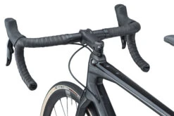 BMC ROADMACHINE TWO - Vélo Route En Carbone - 2023 - Carbon / Metallic Grey -Velo Lemonde Boutique roadmachine two detail 14 1410917