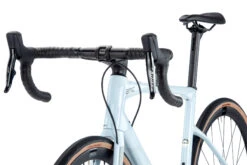 BMC ROADMACHINE X ONE - Vélo Route En Carbone - 2023 - Ice Blue / Black -Velo Lemonde Boutique roadmachine x one detail 03 1410924