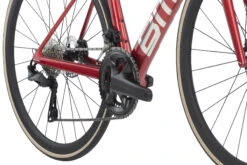 BMC TEAMMACHINE SLR ONE - Vélo Route En Carbone - 2023 - Prisma Red / Brushed Alloy -Velo Lemonde Boutique teammachine slr one detail 02 1411644