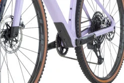 BMC URS 01 ONE - Vélo Gravel En Carbone - 2023 - Lavender Haze / Orange 27 BMC URS 01 ONE - Vélo Gravel En Carbone - 2023 - Lavender Haze / Orange -Velo Lemonde Boutique urs 01 one detail 12 1412743