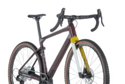 BMC Vélo Gravel Carbone - URS 01 THREE - 2023 - Prune / Blanc -Velo Lemonde Boutique urs 01 three detail 02 1412771