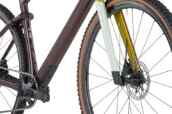 BMC Vélo Gravel Carbone - URS 01 THREE - 2023 - Prune / Blanc -Velo Lemonde Boutique urs 01 three detail 03 1412772