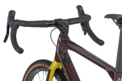 BMC Vélo Gravel Carbone - URS 01 THREE - 2023 - Prune / Blanc -Velo Lemonde Boutique urs 01 three detail 10 1412765