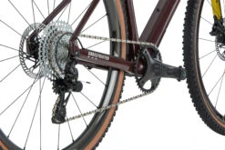 BMC Vélo Gravel Carbone - URS 01 THREE - 2023 - Prune / Blanc -Velo Lemonde Boutique urs 01 three detail 14 1412769